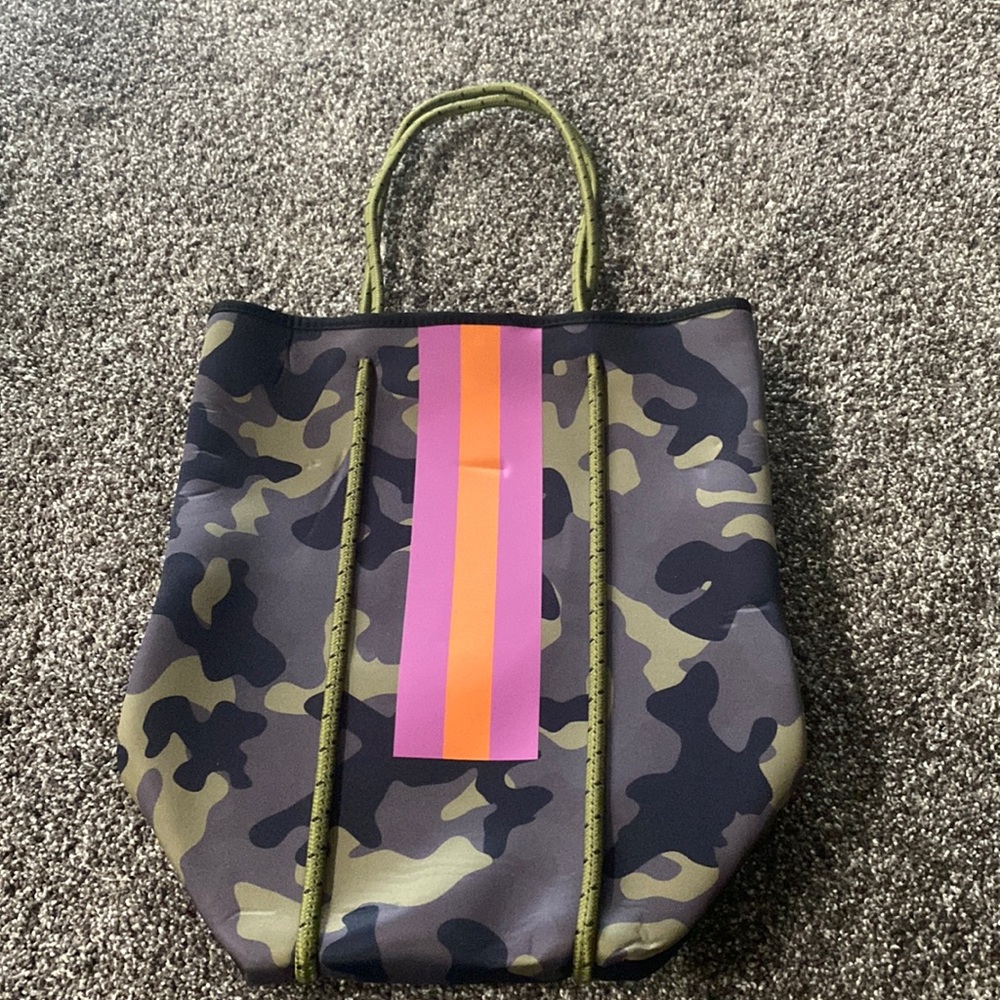 IBEE beach bag. Camo pink and orange.